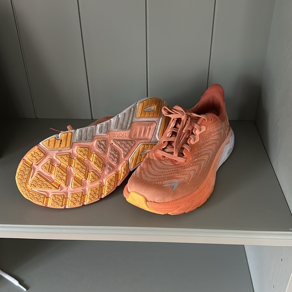 Women's Arahi 6 Stability Running Shoe | HOKA® - Picture 3 of 8